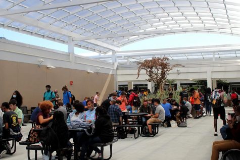 Students eat at the available tables during lunch on Aug. 19. This was four days before second lunch was implemented. They should have started it at the beginning of the year instead of doing it weeks into school, sophomore Kayla Conde said.