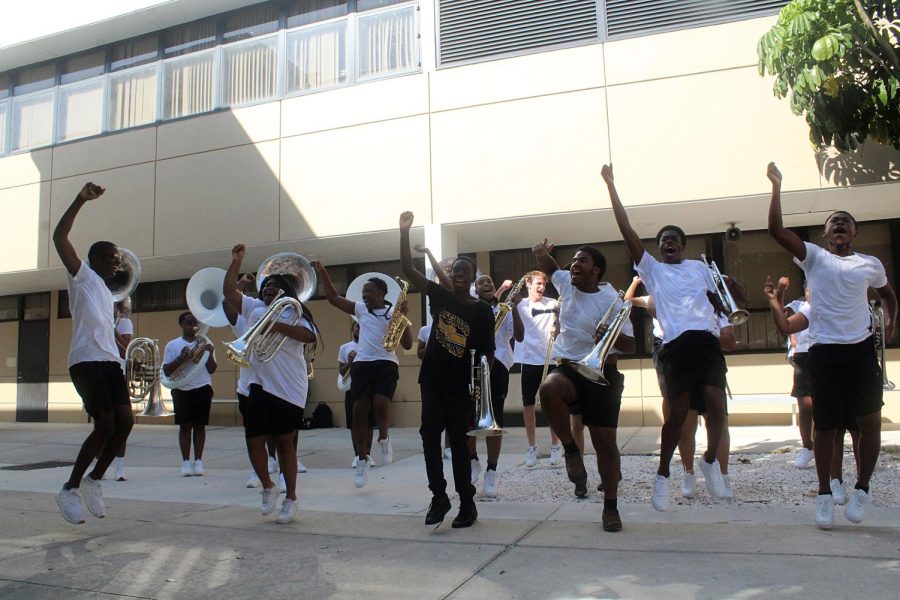 The+marching+band+hypes+up+the+crowd+at++a+lunchtime++performance+during+Spirit+Week+in+October.