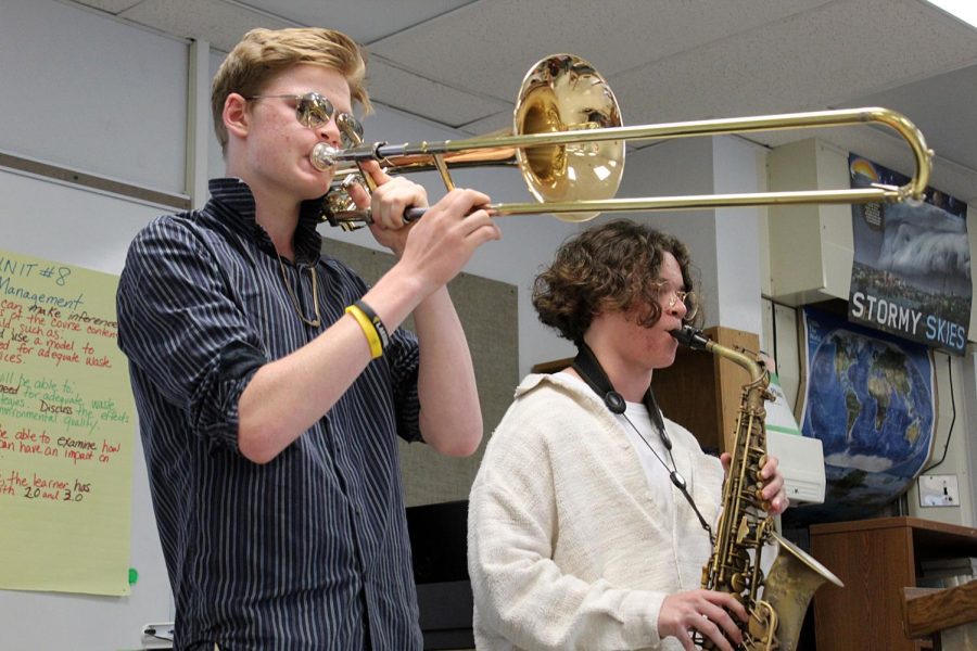 Sophomore Liam ONeill and senior Adam Darbyshire perform as part of a jazz ensemble in science Amy Nordens classroom on March 10. 