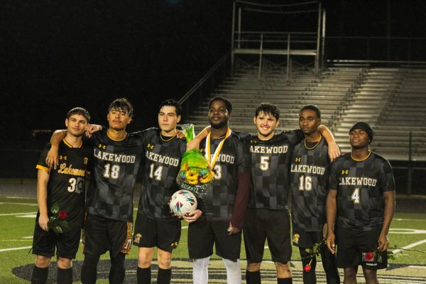 Lakewood Seniors stand together for a photo at halftime