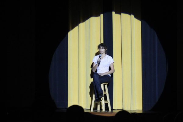 Lights pan to junior Irene Laclaustra before she sings 'Anxiety' by Doechii. Laclaustra is the president of the drama club.